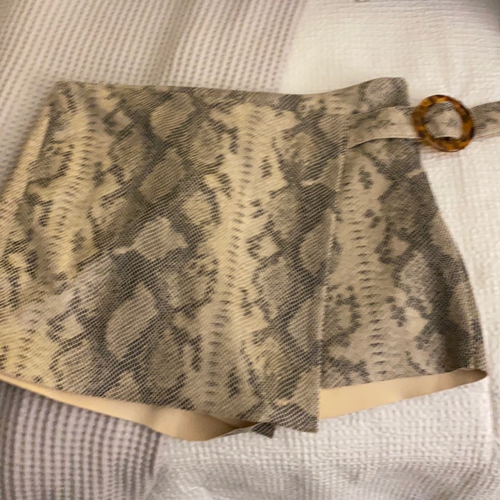 Zara size L skort snakeskin